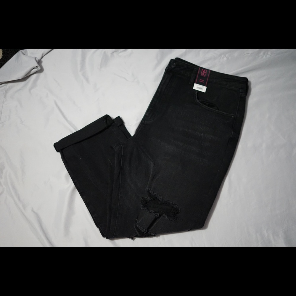 💖5/$20💖 Black high waisted distressed jeans. No Boundaries. Size 21 NWT